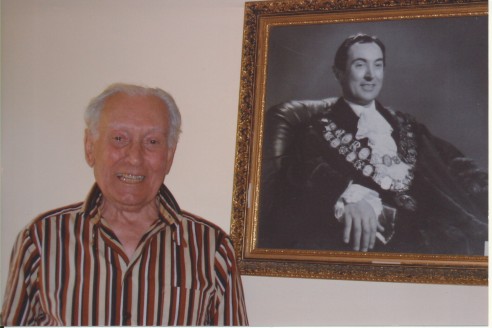 Loreto York, 2006, with portrait of himself as Mayor in 1972 ack Barry York